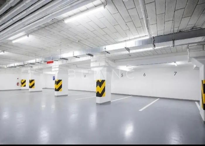Free Parking- Newly Built Apartment
