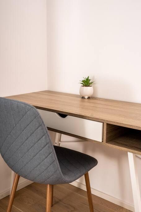 Apartment Free Parking- Newly Built *